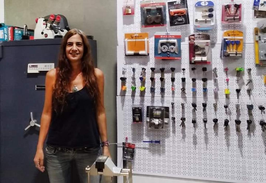 רוית המנעולנית רוית המנעולנית