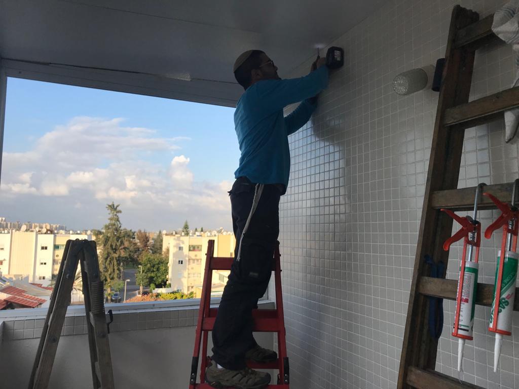 אלומית דניאל אברהמי אלומית דניאל אברהמי