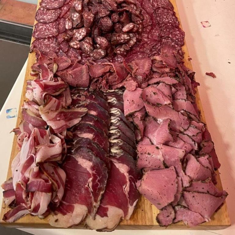 נקניק קצבים נקניק קצבים