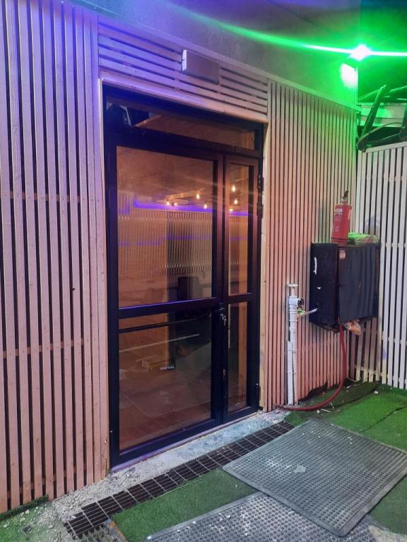 איציק עבודות אלומניום איציק עבודות אלומניום