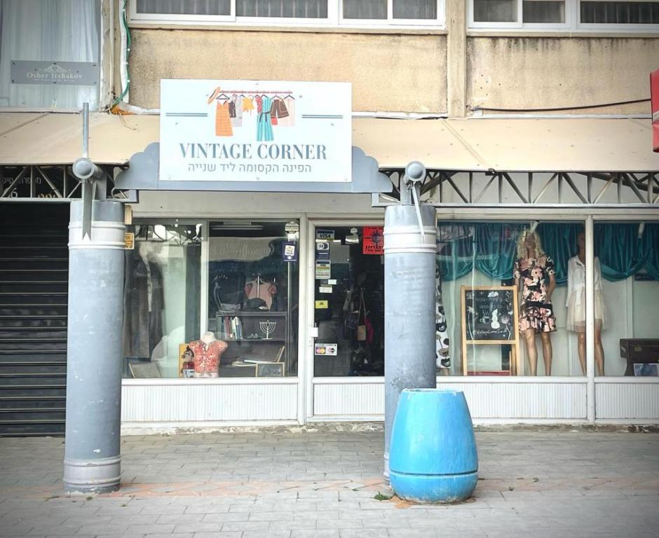 Vintage Corner Vintage Corner