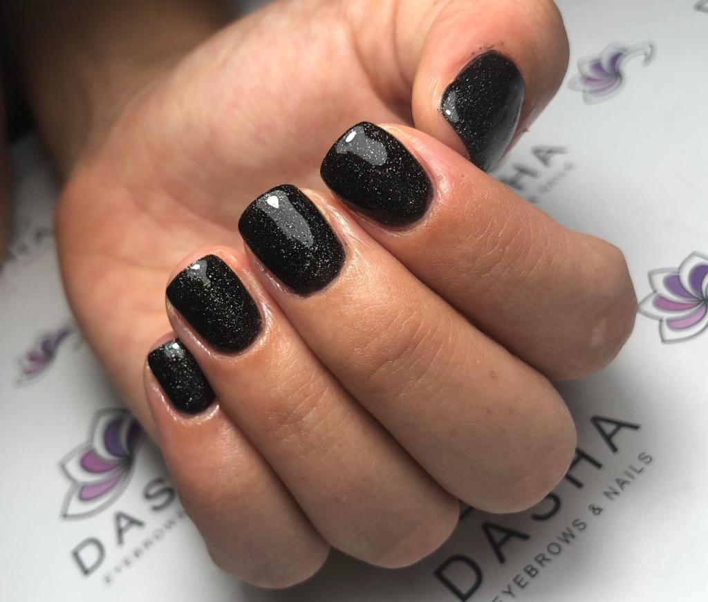 דשה ציפורניים וגבות דשה ציפורניים וגבות