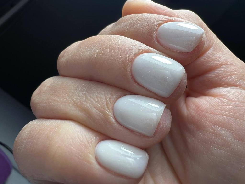 דשה ציפורניים וגבות דשה ציפורניים וגבות