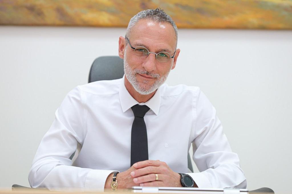 עופר פרץ עופר פרץ