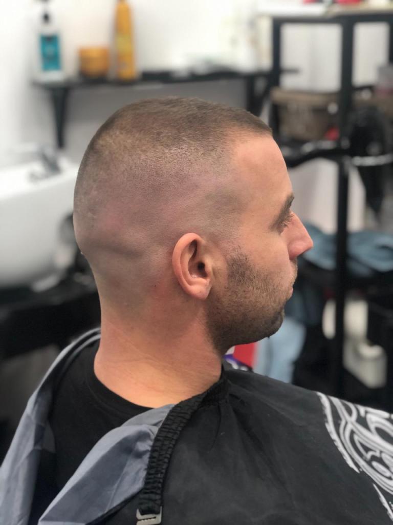 מספרת גל עמוס מספרת גל עמוס