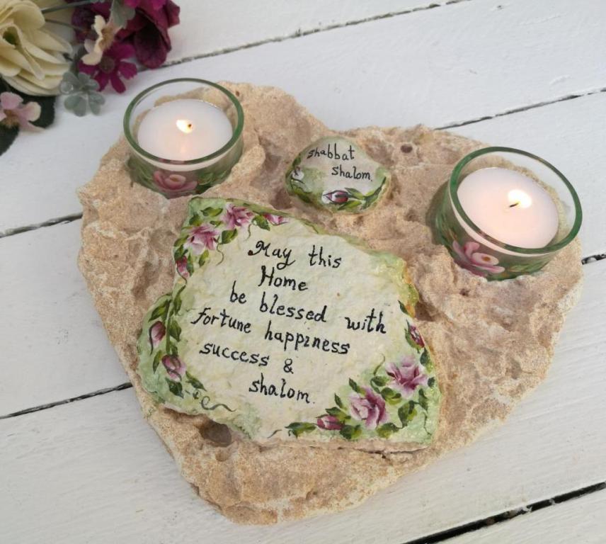 אבנים מדברות אבנים מדברות