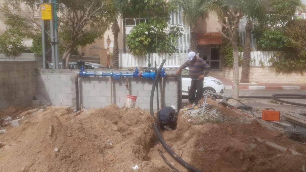 אילן לנקרי הנחת קווי מים אילן לנקרי הנחת קווי מים