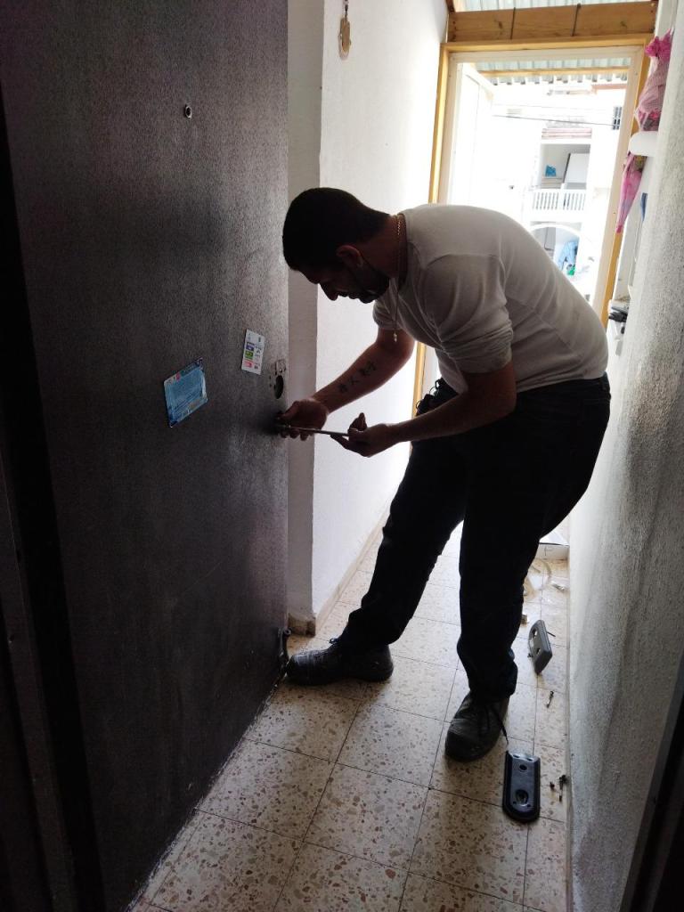 אמור מנעולים אמור מנעולים