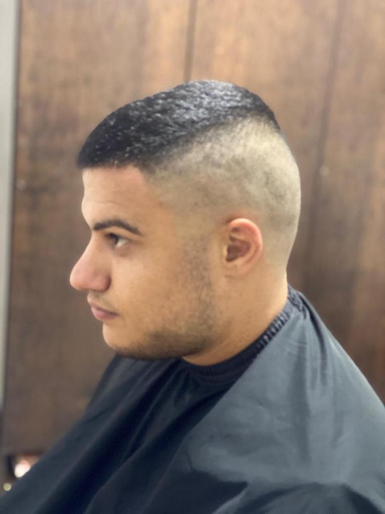 אופק עיצוב שיער אופק עיצוב שיער