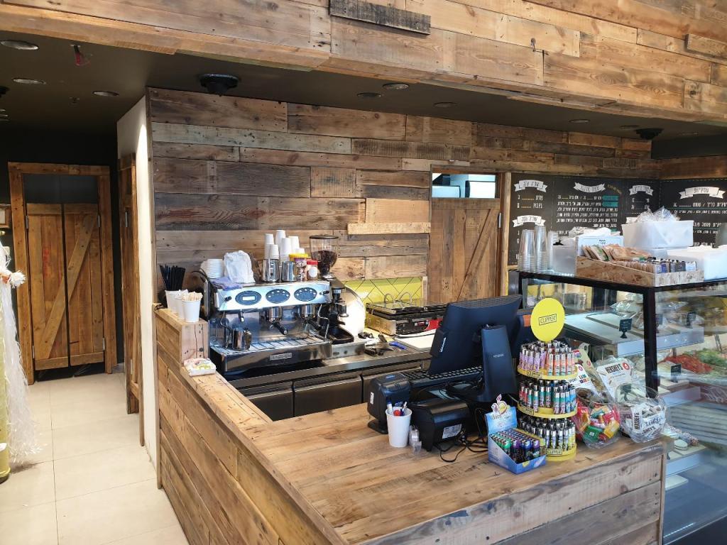 בלאק בר סלט בלאק בר סלט