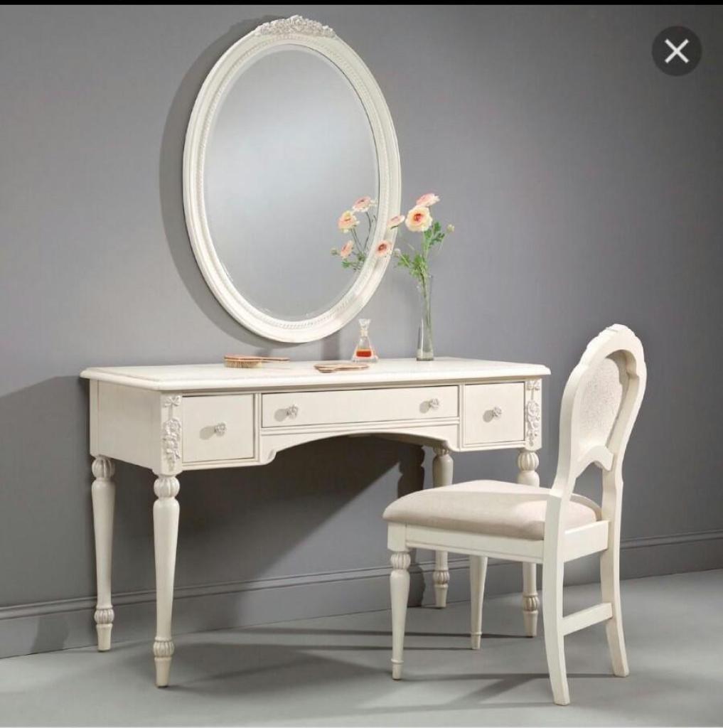 נגרית עתאמנה בלאל נגרית עתאמנה בלאל