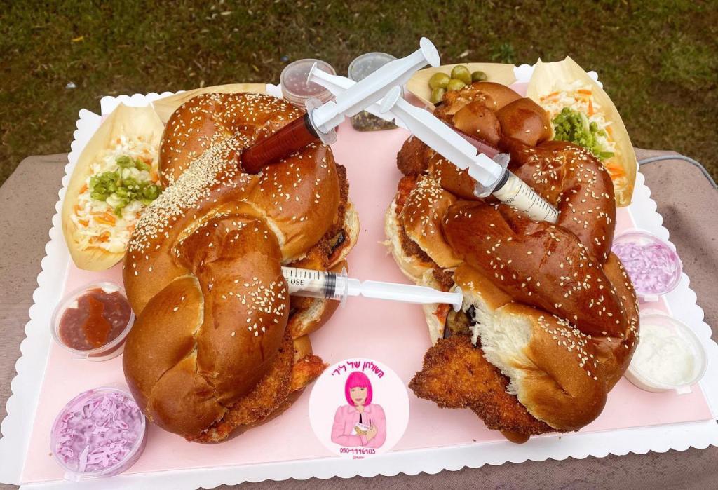 השולחן של לירי השולחן של לירי