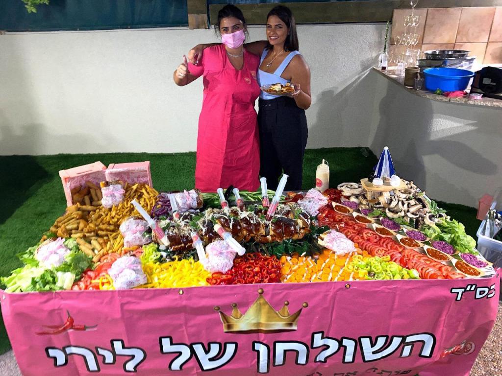 השולחן של לירי השולחן של לירי