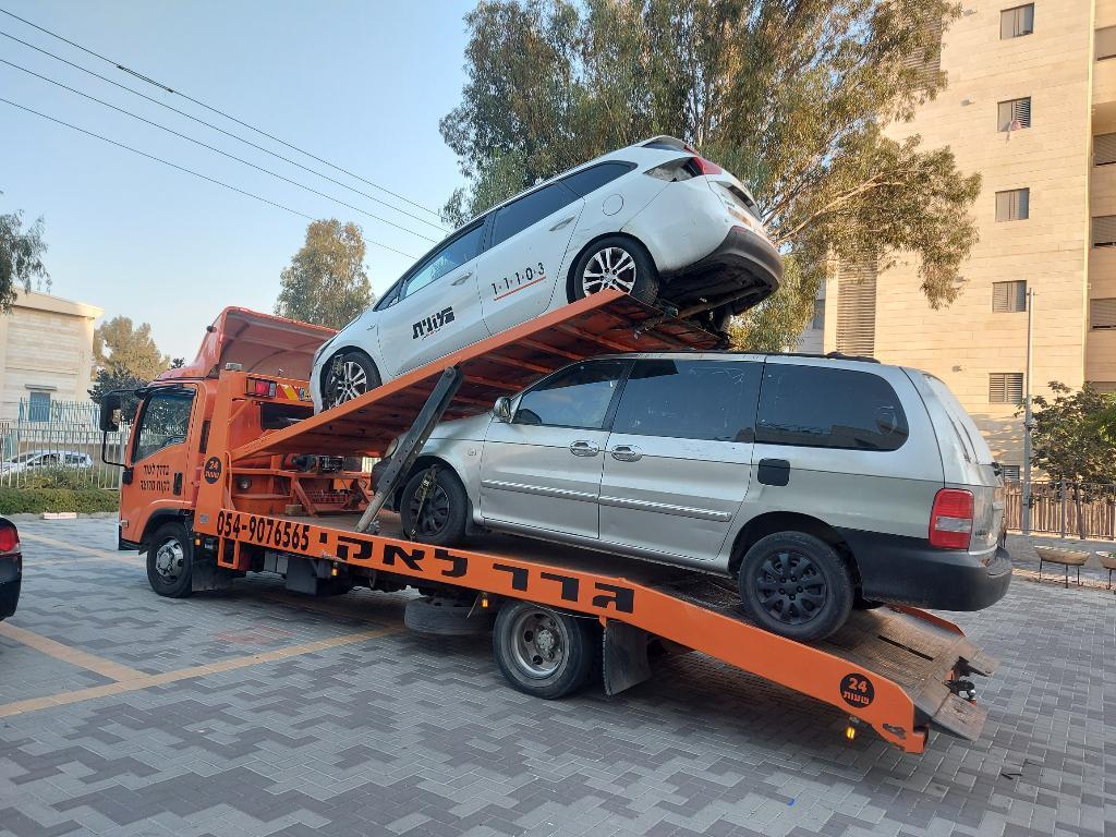 לאקי גרר לאקי גרר