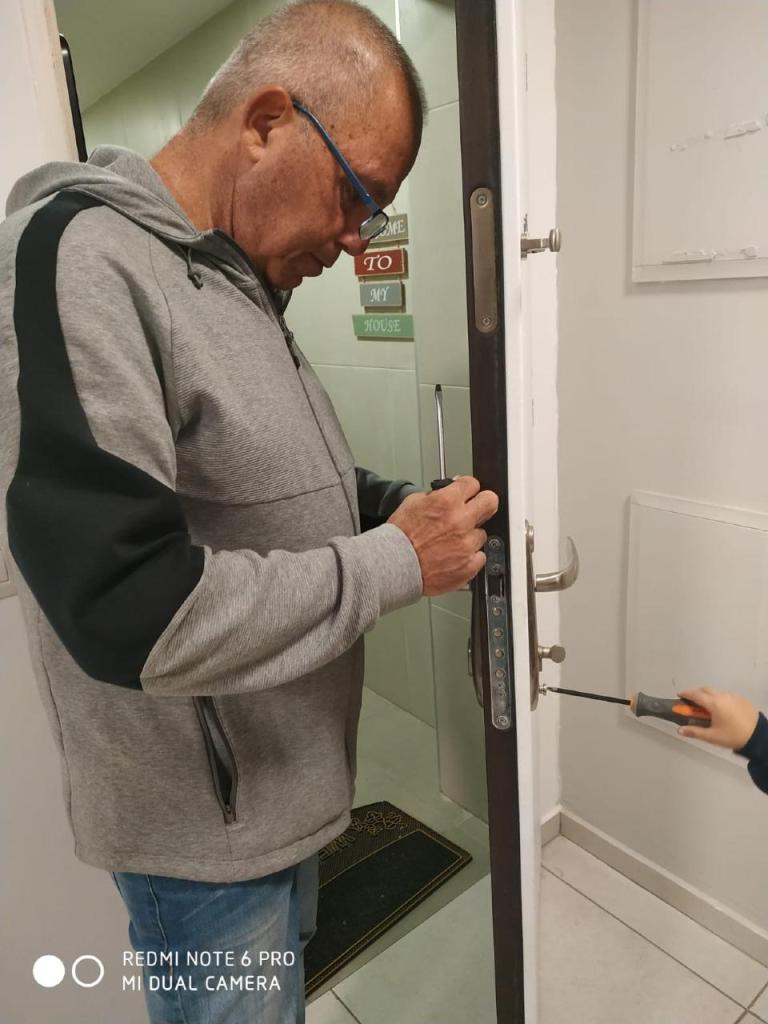 יוסי המנעולן איש מפתח יוסי המנעולן איש מפתח