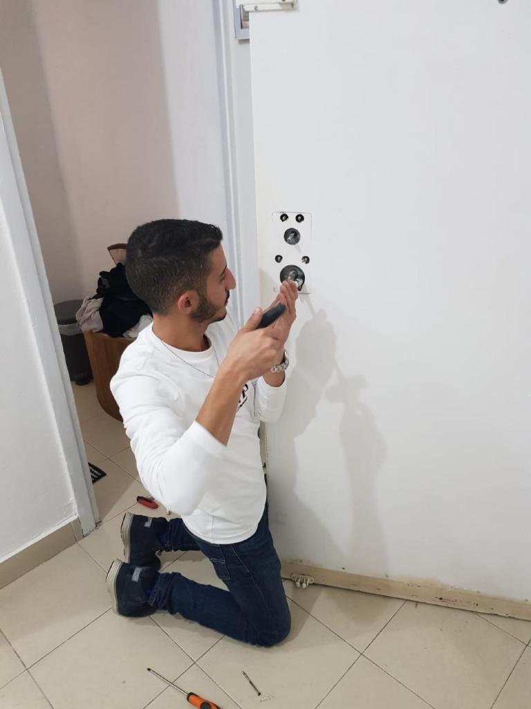 לירון המנעולן לירון המנעולן