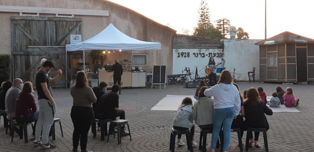 קפה בעיגול קפה בעיגול