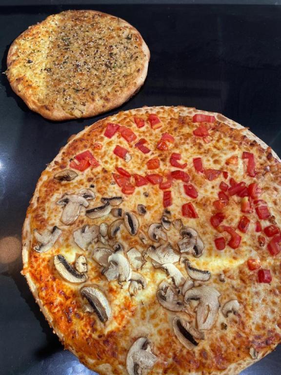 פיצה כמעט חינם קונספט פיצה כמעט חינם קונספט