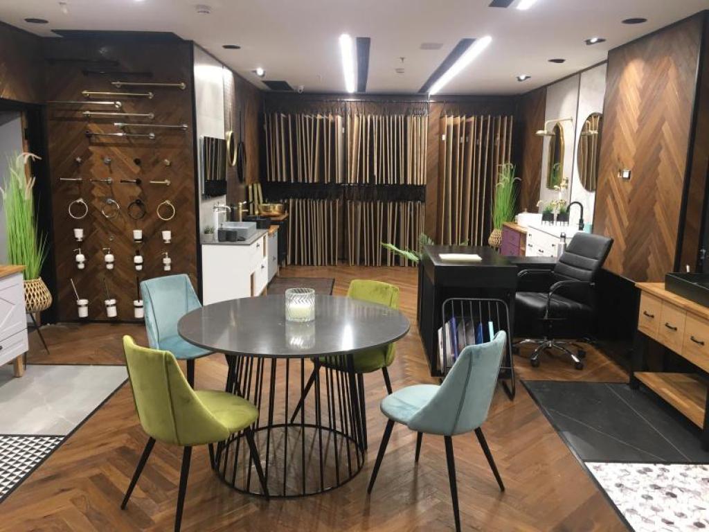 אומן האמבט והפרקט אומן האמבט והפרקט