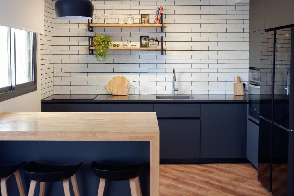 חגית מקלף חגית מקלף