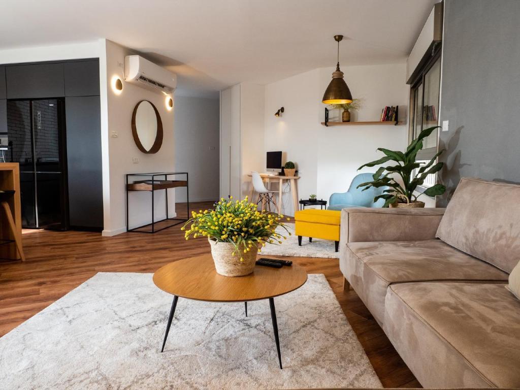 חגית מקלף חגית מקלף