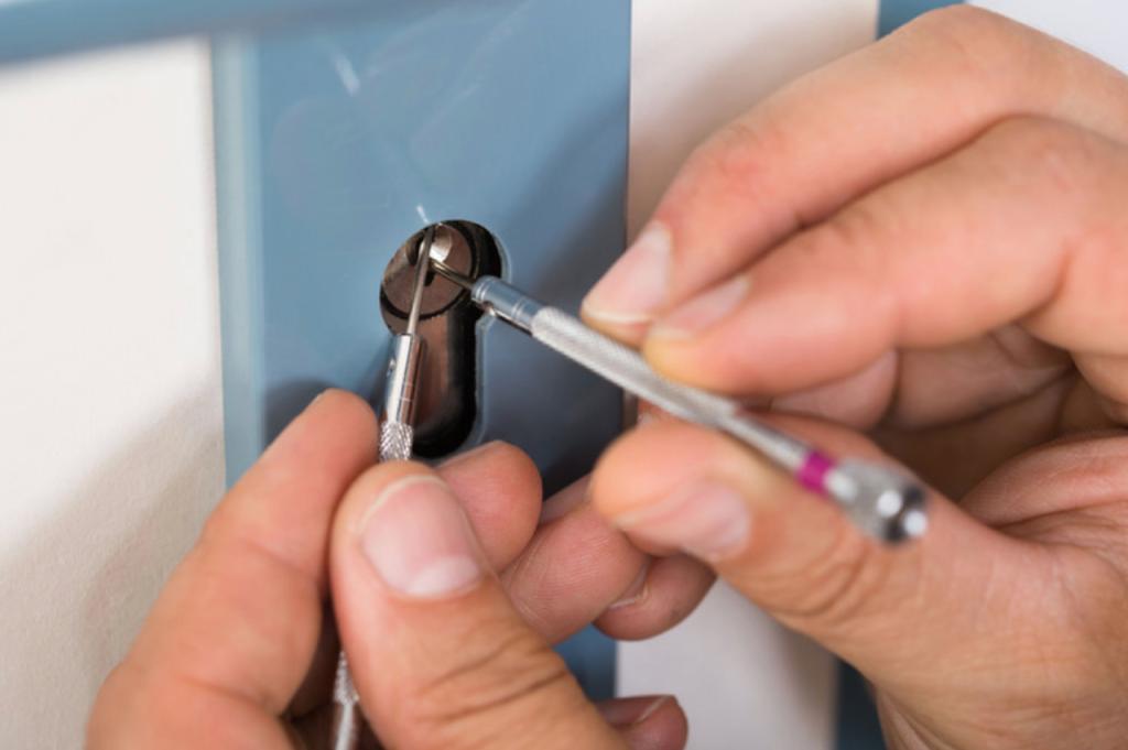 איתן המנעולן איתן המנעולן