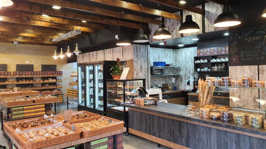 גאוני בית מאפה פטיסרי גאוני בית מאפה פטיסרי