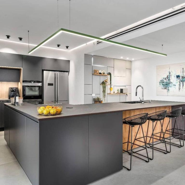 אופיר אלבז אופיר אלבז