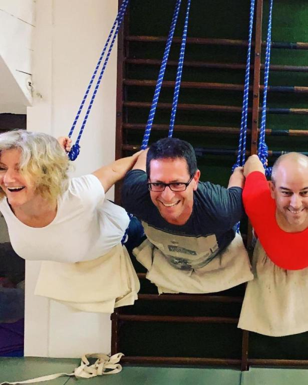 סטפני כ. איינגאר יוגה סטפני כ. איינגאר יוגה