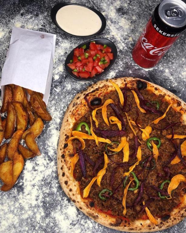 אלונסו פיצה בשר אלונסו פיצה בשר