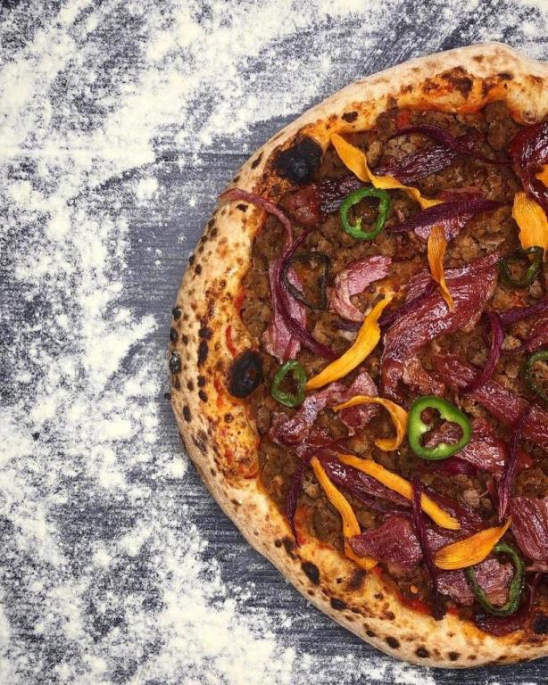 אלונסו פיצה בשר אלונסו פיצה בשר