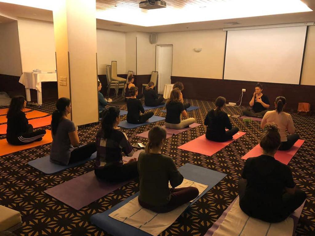 זהבה יוגה מגע ונשימה זהבה יוגה מגע ונשימה