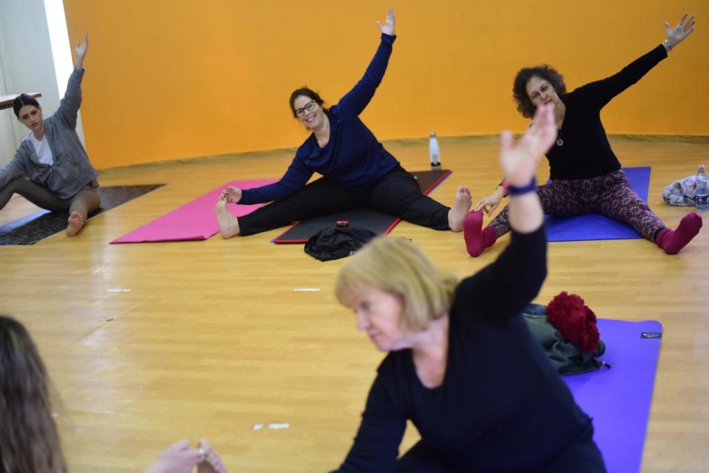 זהבה יוגה מגע ונשימה זהבה יוגה מגע ונשימה