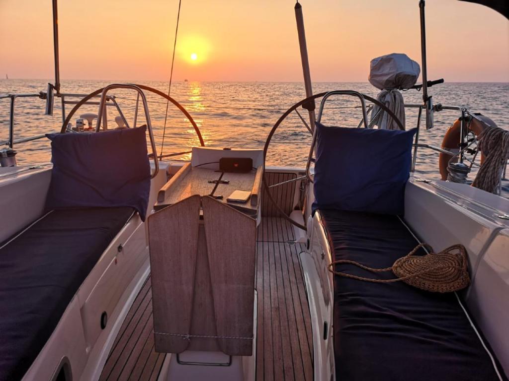 אחמית בים אחמית בים