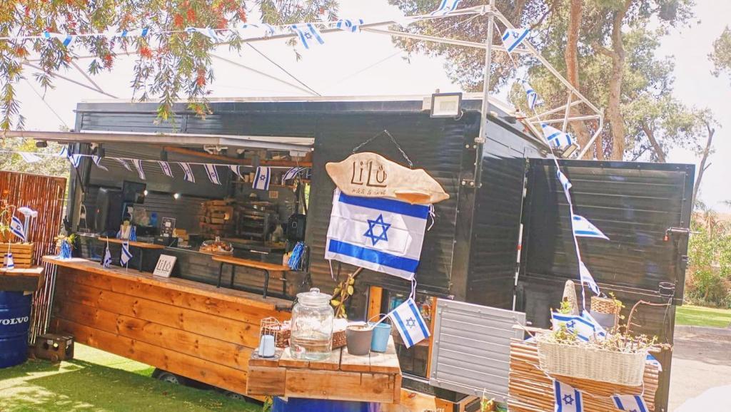 לילו עגלת קפה לילו עגלת קפה