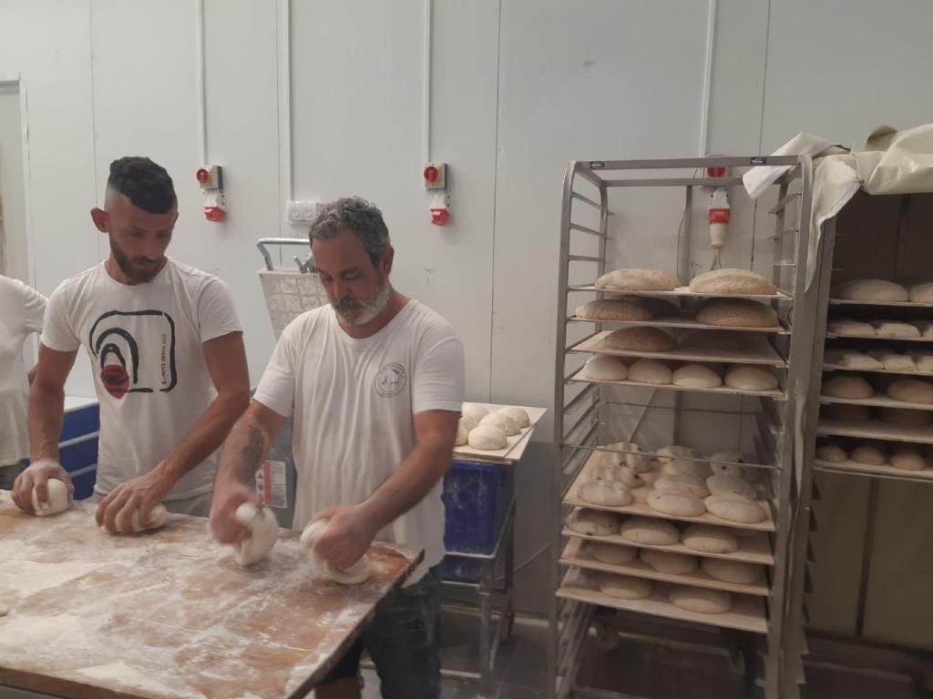 לחם שחר לחם שחר