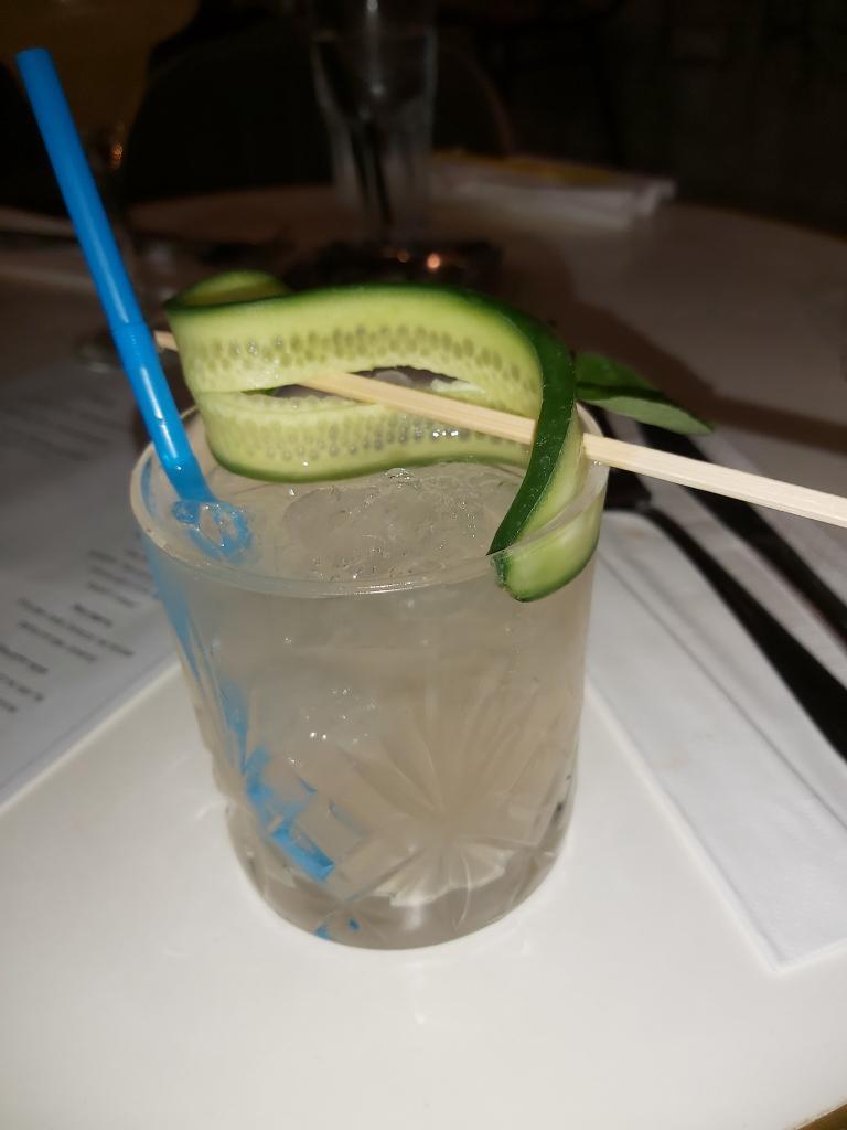 אין & אאוט אין & אאוט