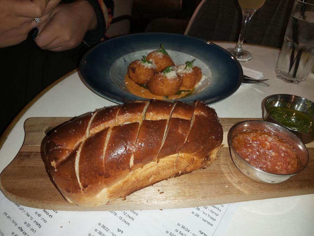 אין & אאוט אין & אאוט