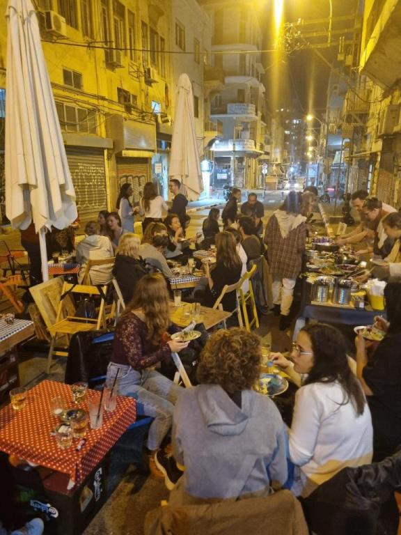 ברחוב ברחוב