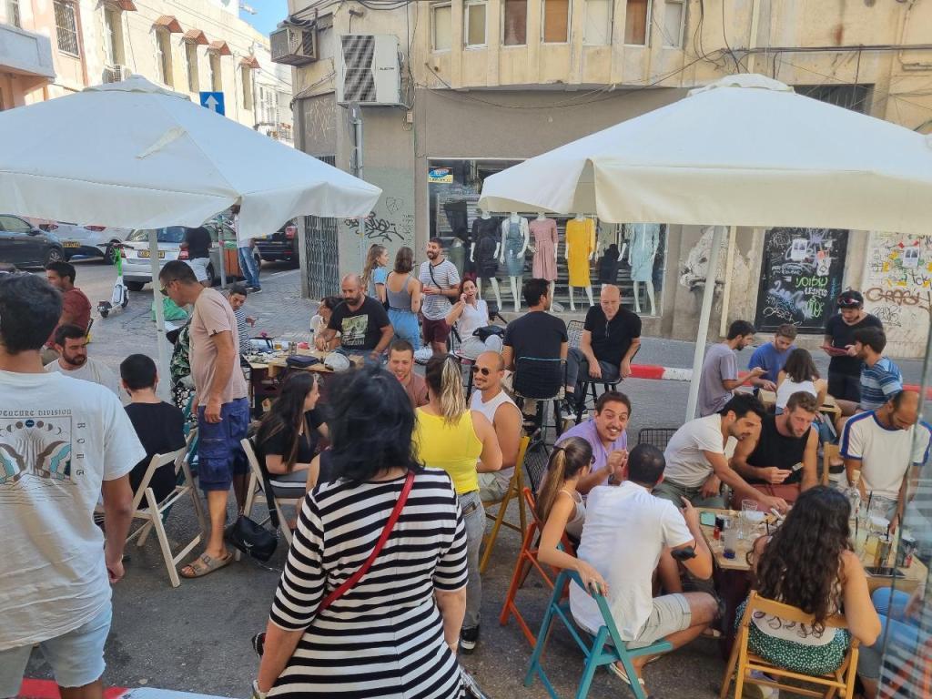 ברחוב ברחוב