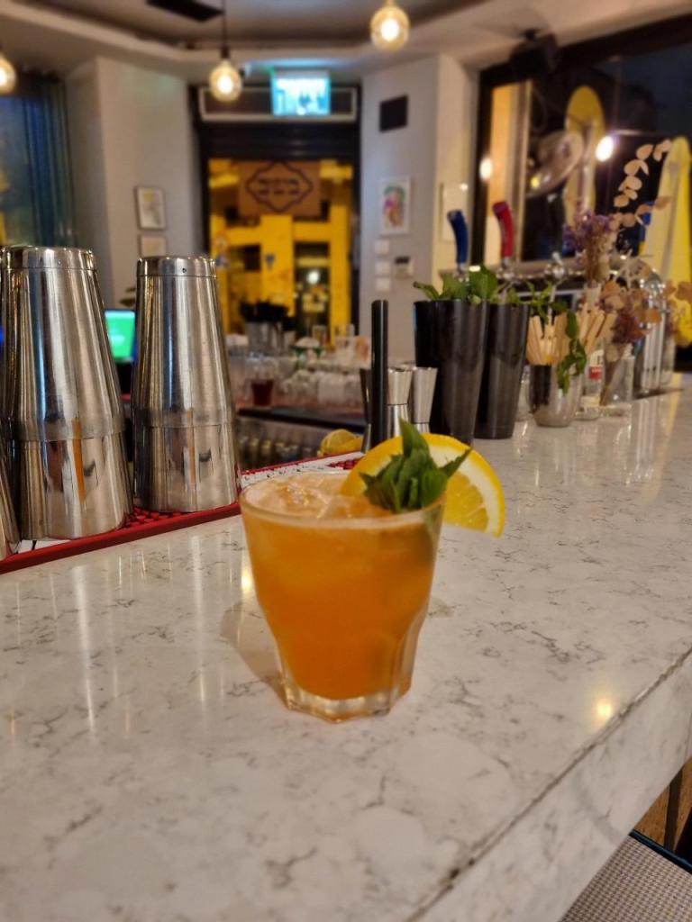 ברחוב ברחוב