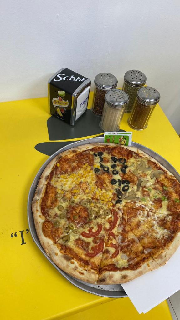 לה פמיליה פיצה לה פמיליה פיצה