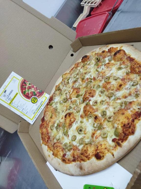 לה פמיליה פיצה לה פמיליה פיצה