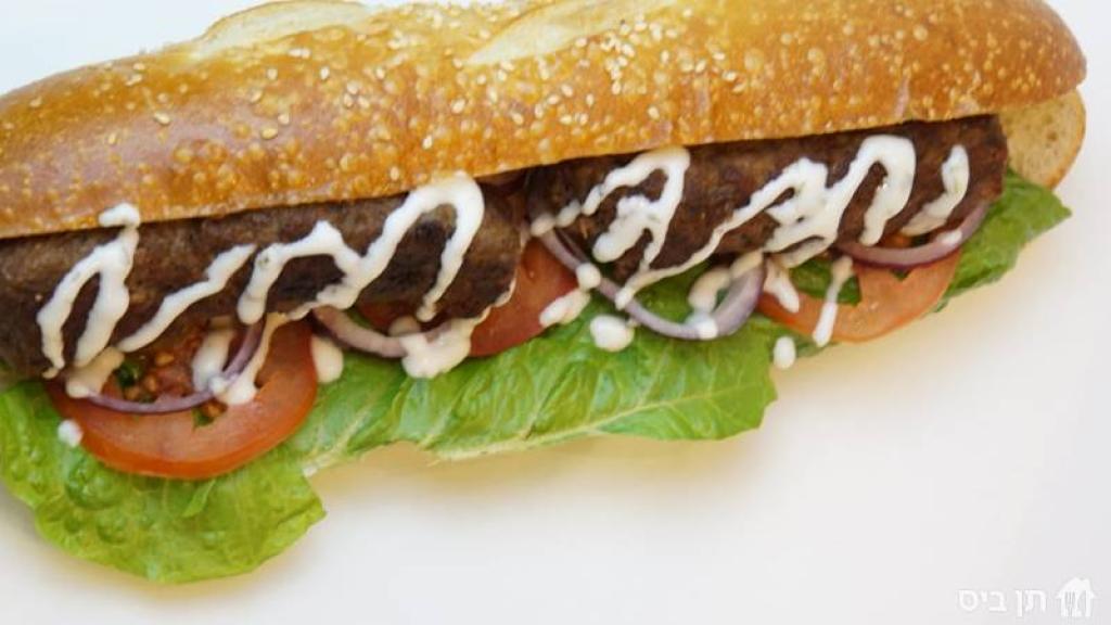 מול הספריה מול הספריה