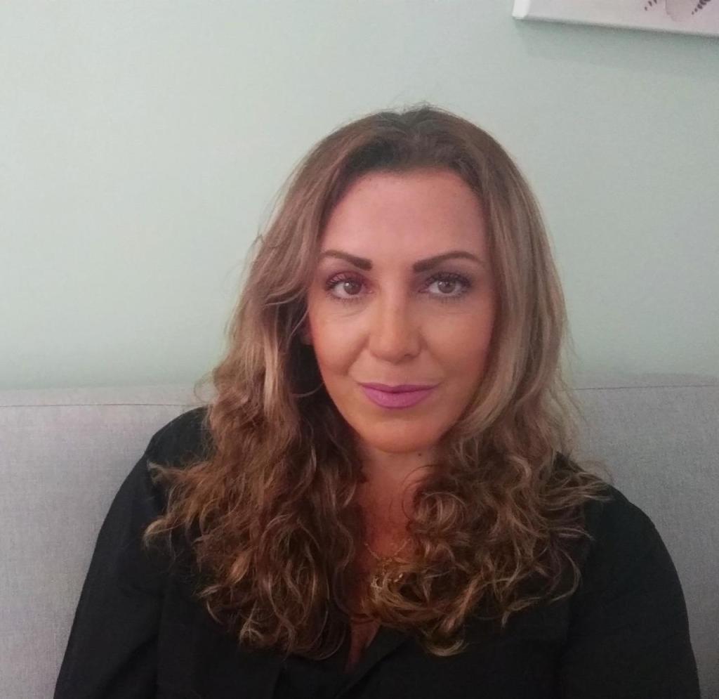 אלינור נוי אלינור נוי