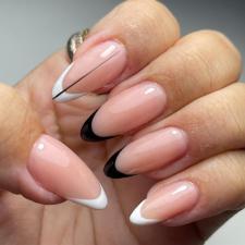 Maya nails art