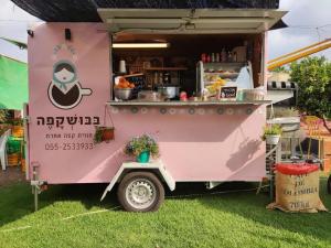 בבושקפה עגלת קפה