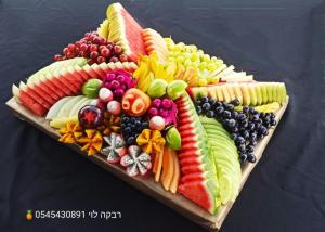 מגשי פירות בשומרון