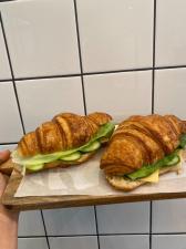 בי בייקרי b bakery