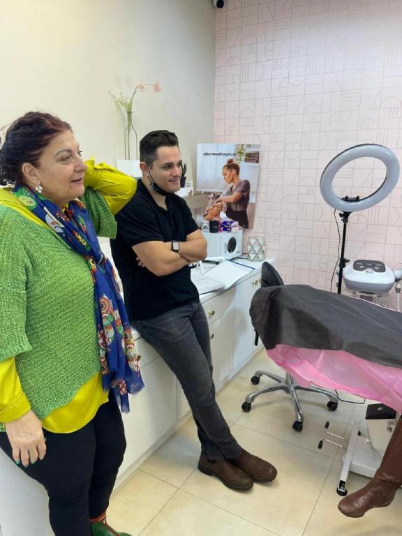 מלי סיטון מלי סיטון